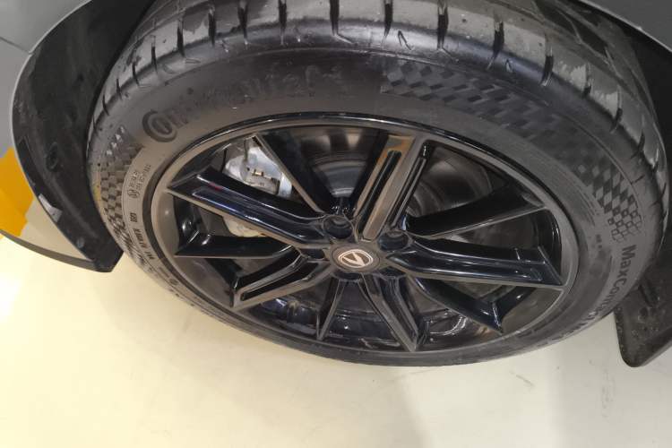 Used CHANGAN UNI-V iDD 2023 ZhiDian iDD 1.5T 113km ZhiKu Model Exterior 4