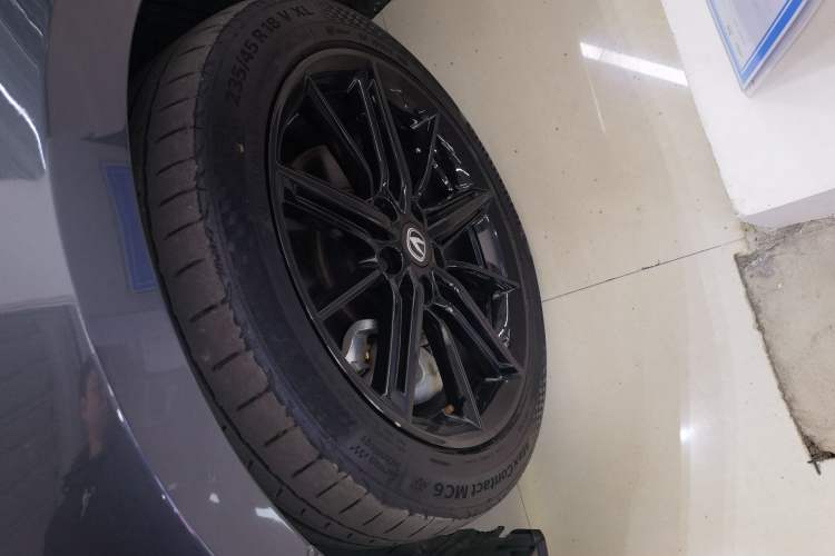 Used CHANGAN UNI-V iDD 2023 ZhiDian iDD 1.5T 113km ZhiKu Model Exterior 7