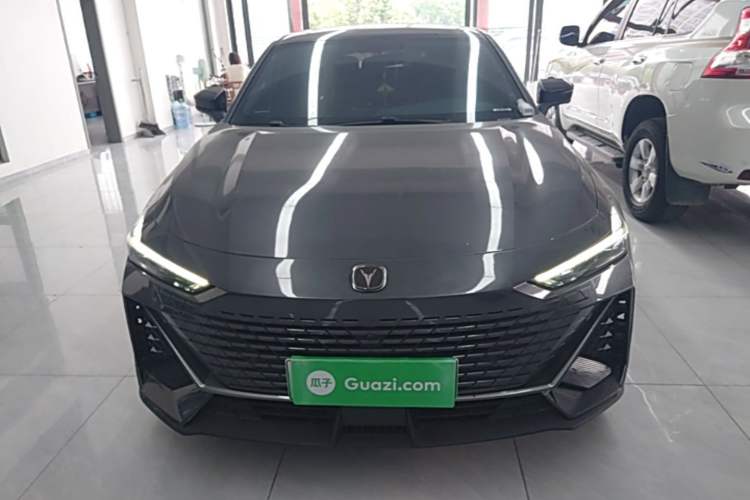 Used CHANGAN UNI-V iDD 2023 ZhiDian iDD 1.5T 113km Smart & Fun Version Front