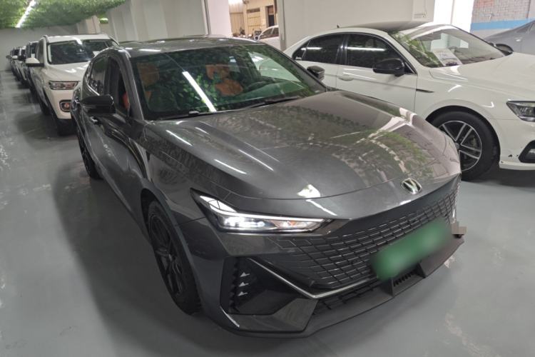 Used CHANGAN UNI-V iDD 2023 Zhidian iDD 1.5T 113km Smart & Fun Version (Rapid Edition) Front Right 45 Deg