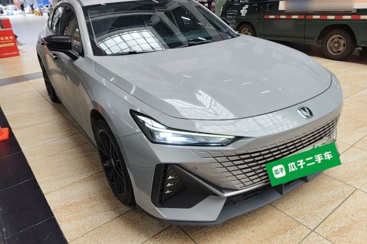 Used CHANGAN UNI-V iDD 2023 Zhidian iDD 1.5T 113km Smart & Fun Version (Rapid Edition) Front Right 45 Deg