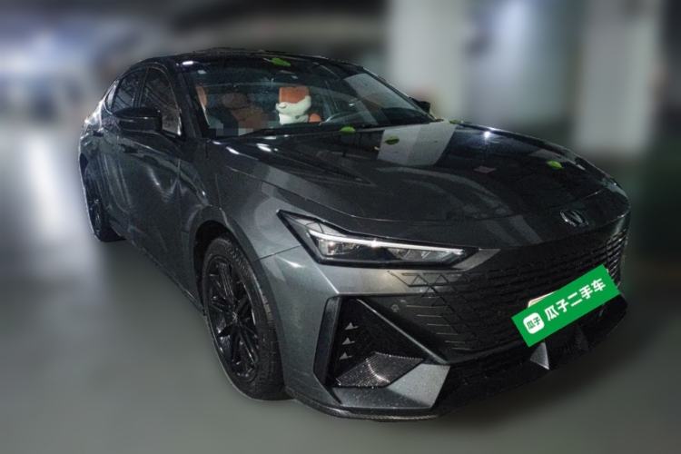 Used CHANGAN UNI-V iDD 2023 ZhiDian iDD 1.5T 113km ZhiKu Model Front Right 45 Deg
