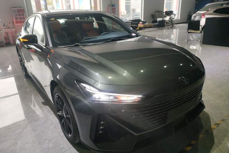 Used CHANGAN UNI-V iDD 2023 ZhiDian iDD 1.5T 113km Smart & Fun Version Front Right 45 Deg
