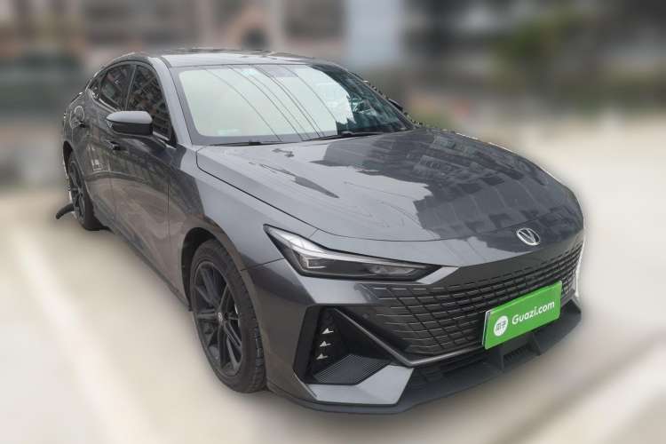 Used CHANGAN UNI-V iDD 2023 Zhidian iDD 1.5T 113km Smart & Fun Version (Rapid Edition) Front Right 45 Deg