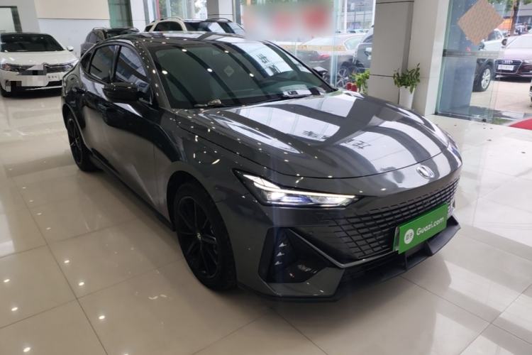 Used CHANGAN UNI-V iDD 2023 Zhidian iDD 1.5T 113km Smart & Fun Version (Rapid Edition) Front Right 45 Deg
