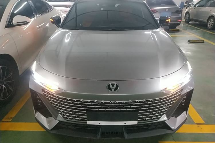 Used CHANGAN UNI-V iDD 2023 ZhiDian iDD 1.5T 113km ZhiKu Model Front