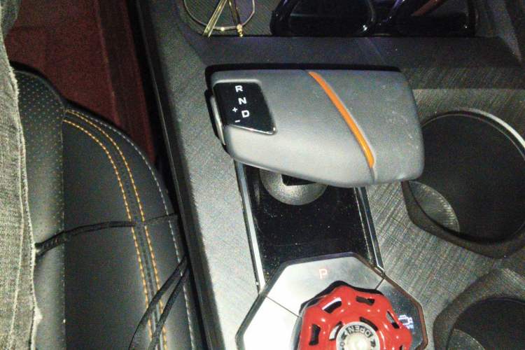 Used CHANGAN UNI-V iDD 2023 ZhiDian iDD 1.5T 113km ZhiKu Model Gear Lever
