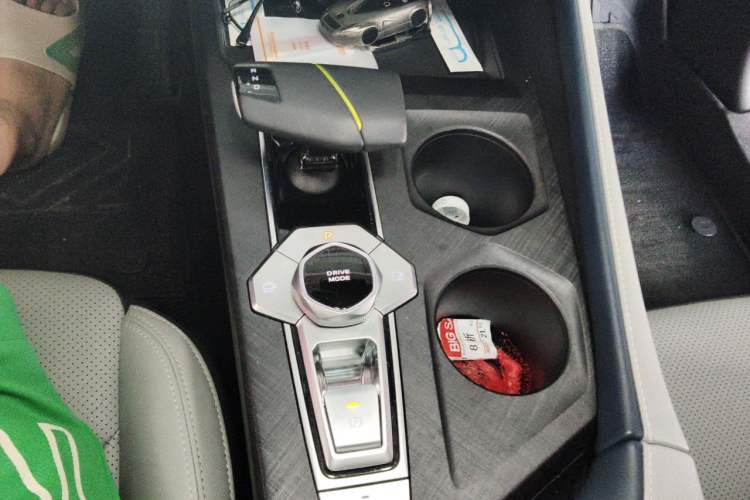 Used CHANGAN UNI-V iDD 2023 ZhiDian iDD 1.5T 113km ZhiKu Model Gear Lever
