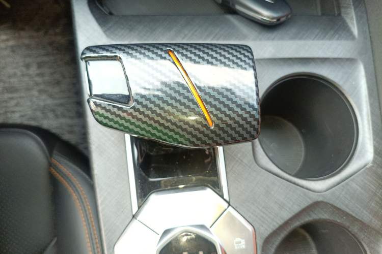 Used CHANGAN UNI-V iDD 2023 ZhiDian iDD 1.5T 113km ZhiKu Model Gear Lever