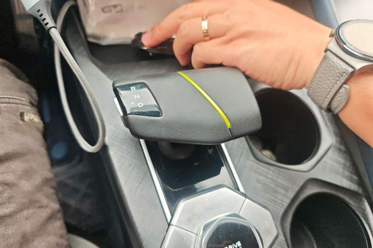 Used CHANGAN UNI-V iDD 2023 Zhidian iDD 1.5T 113km Smart & Fun Version (Rapid Edition) Gear Lever