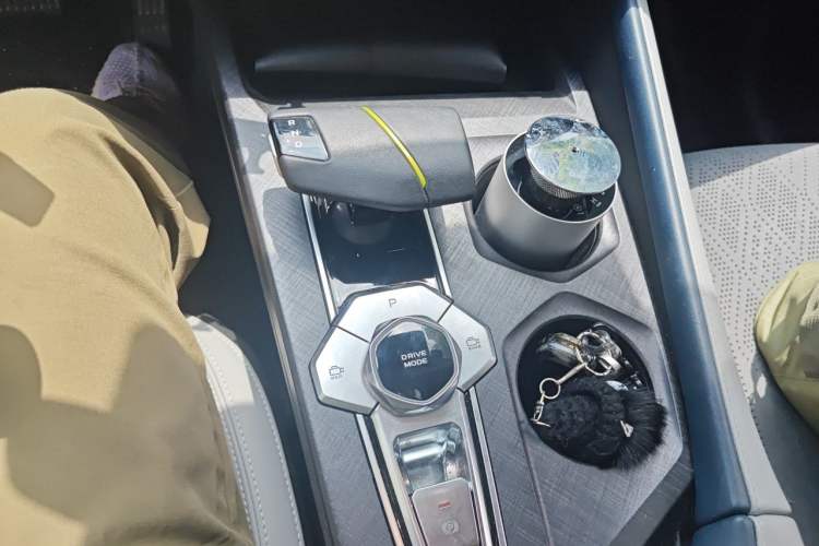 Used CHANGAN UNI-V iDD 2023 ZhiDian iDD 1.5T 113km ZhiKu Model Gear Lever