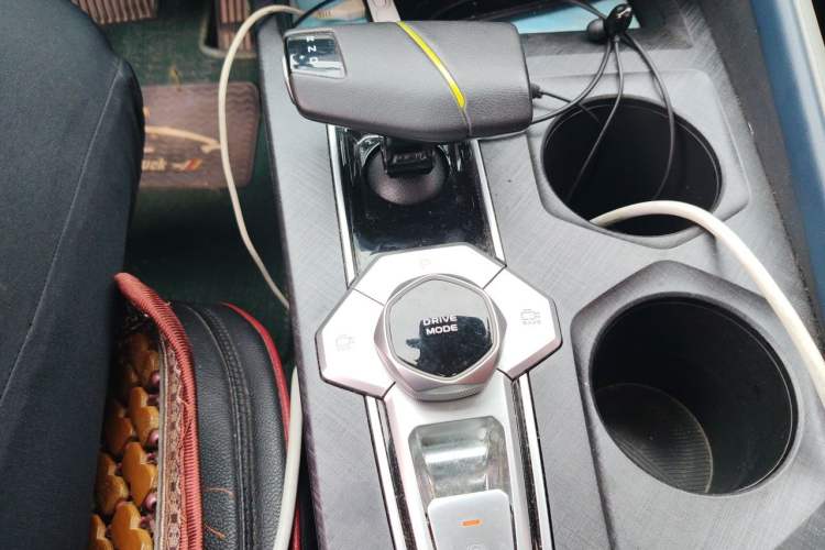 Used CHANGAN UNI-V iDD 2023 ZhiDian iDD 1.5T 113km ZhiKu Model Gear Lever