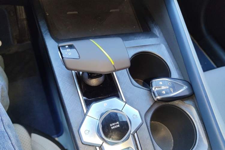 Used CHANGAN UNI-V iDD 2023 ZhiDian iDD 1.5T 113km Smart & Fun Version Gear Lever