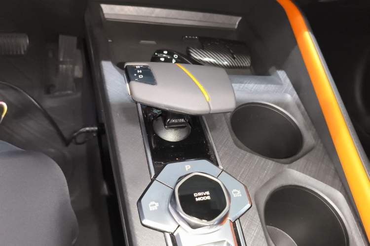 Used CHANGAN UNI-V iDD 2023 ZhiDian iDD 1.5T 113km ZhiKu Model Gear Lever