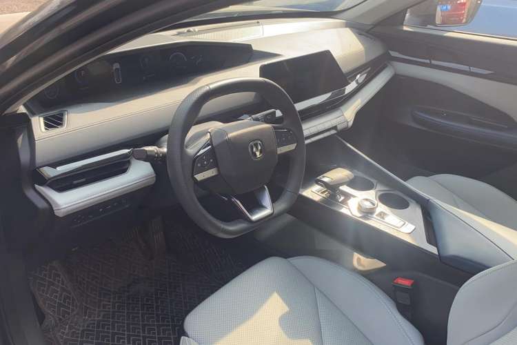 Used CHANGAN UNI-V iDD 2023 ZhiDian iDD 1.5T 113km ZhiKu Model Interior 1