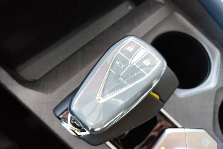 Used CHANGAN UNI-V iDD 2023 ZhiDian iDD 1.5T 113km Smart & Fun Version Interior 1