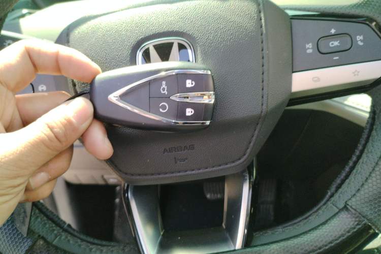 Used CHANGAN UNI-V iDD 2023 ZhiDian iDD 1.5T 113km Smart & Fun Version Interior 1