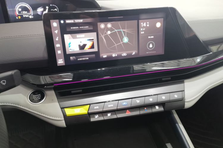 Used CHANGAN UNI-V iDD 2023 ZhiDian iDD 1.5T 113km ZhiKu Model Interior 2