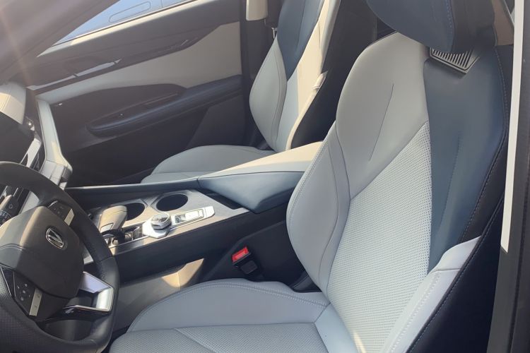 Used CHANGAN UNI-V iDD 2023 ZhiDian iDD 1.5T 113km ZhiKu Model Interior 2