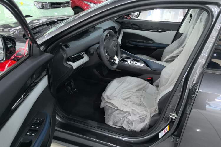 Used CHANGAN UNI-V iDD 2023 ZhiDian iDD 1.5T 113km Smart & Fun Version Interior 2