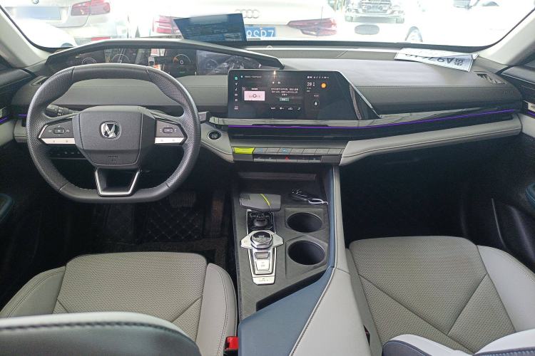 Used CHANGAN UNI-V iDD 2023 ZhiDian iDD 1.5T 113km ZhiKu Model Interior 2