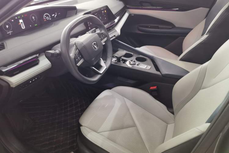Used CHANGAN UNI-V iDD 2023 ZhiDian iDD 1.5T 113km ZhiKu Model Interior 3