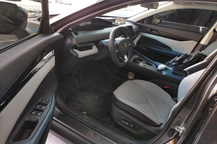 Used CHANGAN UNI-V iDD 2023 ZhiDian iDD 1.5T 113km Smart & Fun Version Interior 3