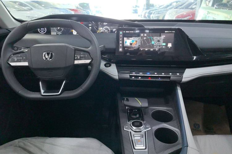Used CHANGAN UNI-V iDD 2023 ZhiDian iDD 1.5T 113km Smart & Fun Version Interior 3