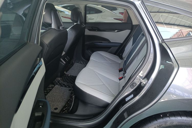 Used CHANGAN UNI-V iDD 2023 ZhiDian iDD 1.5T 113km ZhiKu Model Interior 4