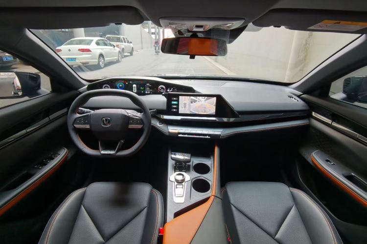 Used CHANGAN UNI-V iDD 2023 ZhiDian iDD 1.5T 113km ZhiKu Model Interior 4