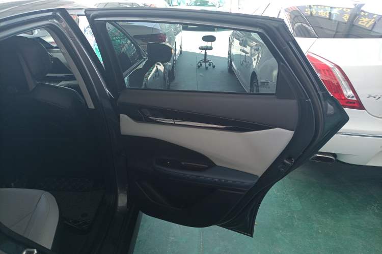 Used CHANGAN UNI-V iDD 2023 ZhiDian iDD 1.5T 113km ZhiKu Model Interior 6