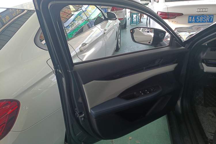 Used CHANGAN UNI-V iDD 2023 ZhiDian iDD 1.5T 113km ZhiKu Model Interior 7