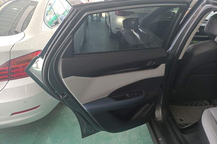 Used CHANGAN UNI-V iDD 2023 ZhiDian iDD 1.5T 113km ZhiKu Model Interior 8