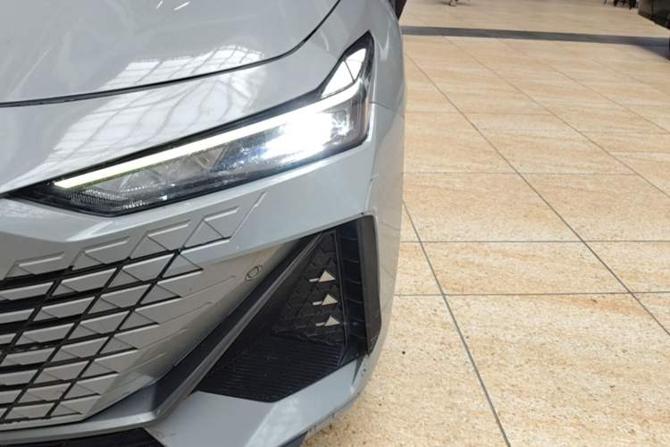Used CHANGAN UNI-V iDD 2023 Zhidian iDD 1.5T 113km Smart & Fun Version (Rapid Edition) Left Front Headlight