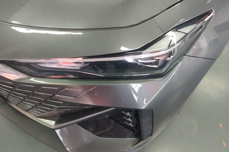 Used CHANGAN UNI-V iDD 2023 ZhiDian iDD 1.5T 113km Smart & Fun Version Left Front Headlight