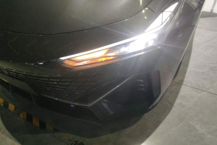 Used CHANGAN UNI-V iDD 2023 ZhiDian iDD 1.5T 113km Smart & Fun Version Left Front Headlight