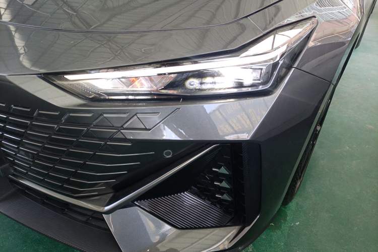 Used CHANGAN UNI-V iDD 2023 ZhiDian iDD 1.5T 113km ZhiKu Model Left Front Headlight
