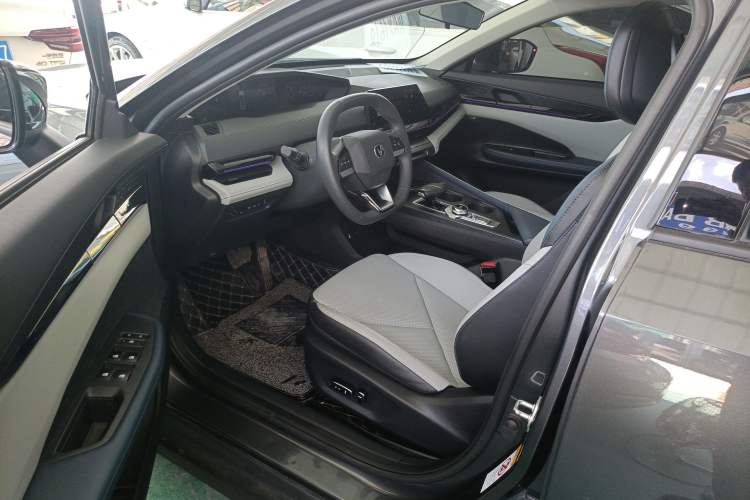Used CHANGAN UNI-V iDD 2023 ZhiDian iDD 1.5T 113km ZhiKu Model Left Front Seat