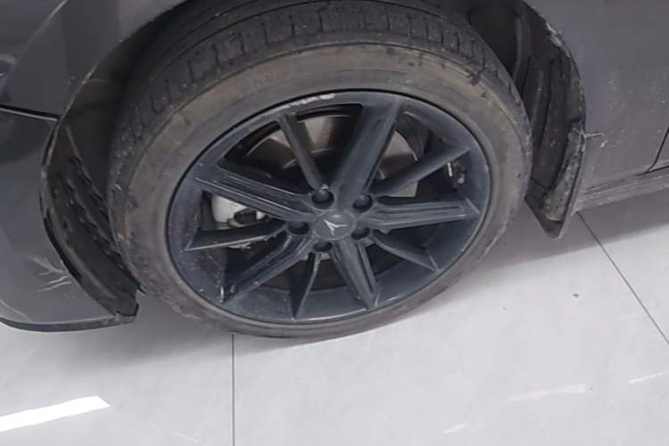 Used CHANGAN UNI-V iDD 2023 ZhiDian iDD 1.5T 113km Smart & Fun Version Left Front Wheel Hub