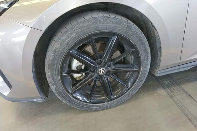 Used CHANGAN UNI-V iDD 2023 ZhiDian iDD 1.5T 113km ZhiKu Model Left Front Wheel Hub