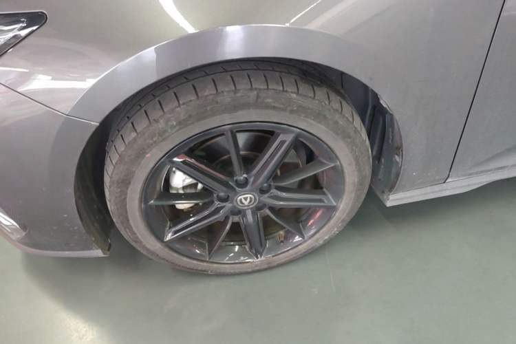 Used CHANGAN UNI-V iDD 2023 ZhiDian iDD 1.5T 113km Smart & Fun Version Left Front Wheel Hub