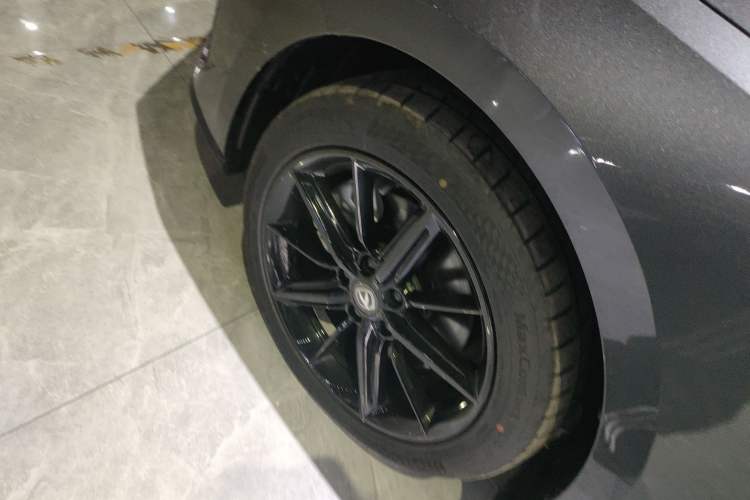 Used CHANGAN UNI-V iDD 2023 ZhiDian iDD 1.5T 113km Smart & Fun Version Left Front Wheel Hub