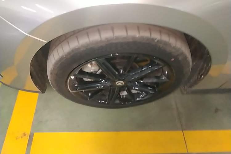 Used CHANGAN UNI-V iDD 2023 ZhiDian iDD 1.5T 113km ZhiKu Model Left Front Wheel Hub
