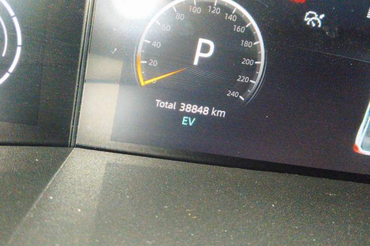 Used CHANGAN UNI-V iDD 2023 ZhiDian iDD 1.5T 113km ZhiKu Model Odometer Close Up
