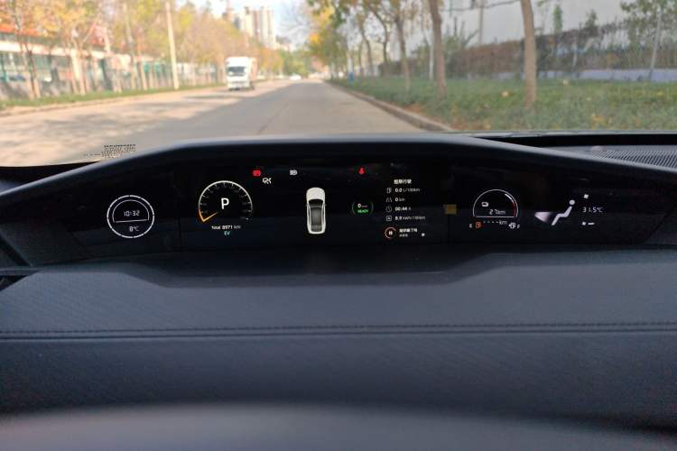 Used CHANGAN UNI-V iDD 2023 ZhiDian iDD 1.5T 113km ZhiKu Model Odometer Close Up