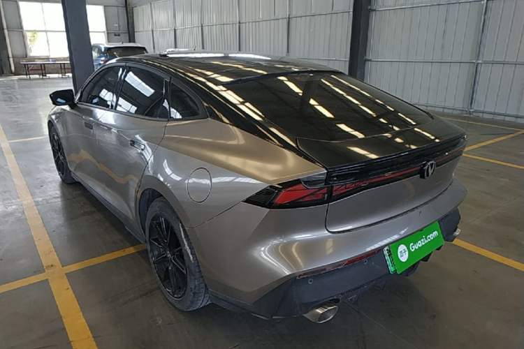 Used CHANGAN UNI-V iDD 2023 ZhiDian iDD 1.5T 113km ZhiKu Model Rear Left 45 Deg