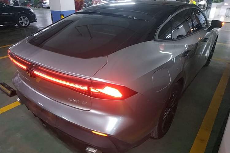 Used CHANGAN UNI-V iDD 2023 ZhiDian iDD 1.5T 113km ZhiKu Model Rear Right 45 Deg