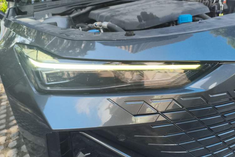 Used CHANGAN UNI-V iDD 2023 Zhidian iDD 1.5T 113km Smart & Fun Version (Rapid Edition) Right Front Headlight