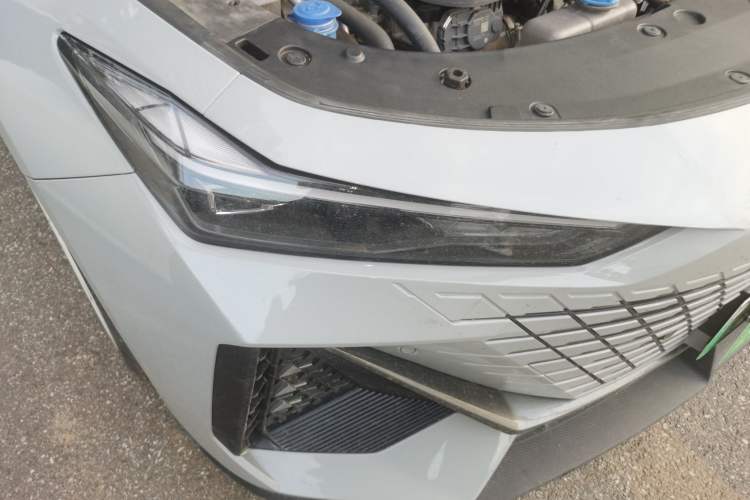 Used CHANGAN UNI-V iDD 2023 ZhiDian iDD 1.5T 113km Smart & Fun Version Right Front Headlight