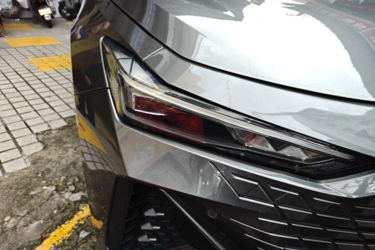 Used CHANGAN UNI-V iDD 2023 ZhiDian iDD 1.5T 113km Smart & Fun Version Right Front Headlight